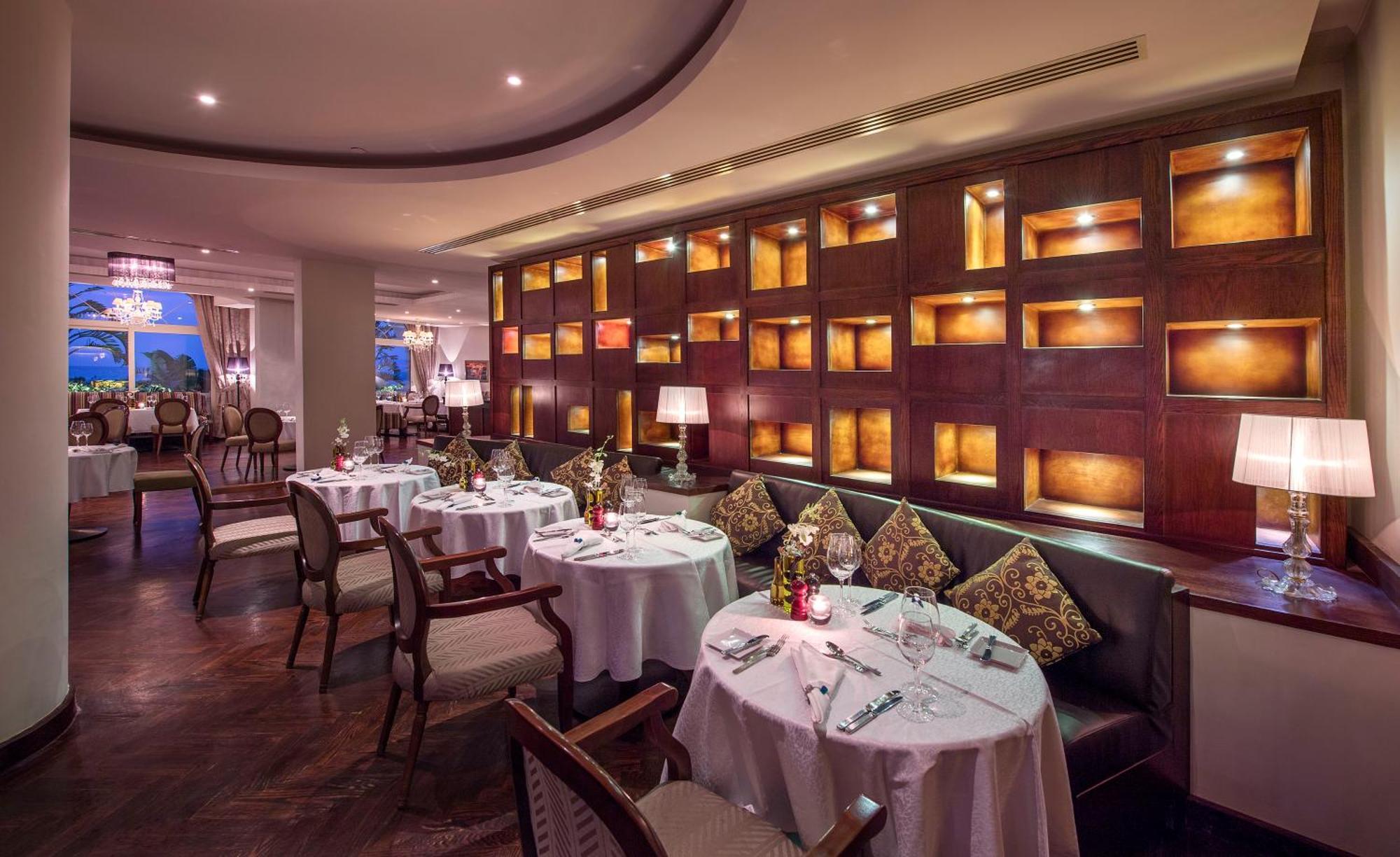 Baron Palace Sahl Hasheesh Hurghada Esterno foto The restaurant