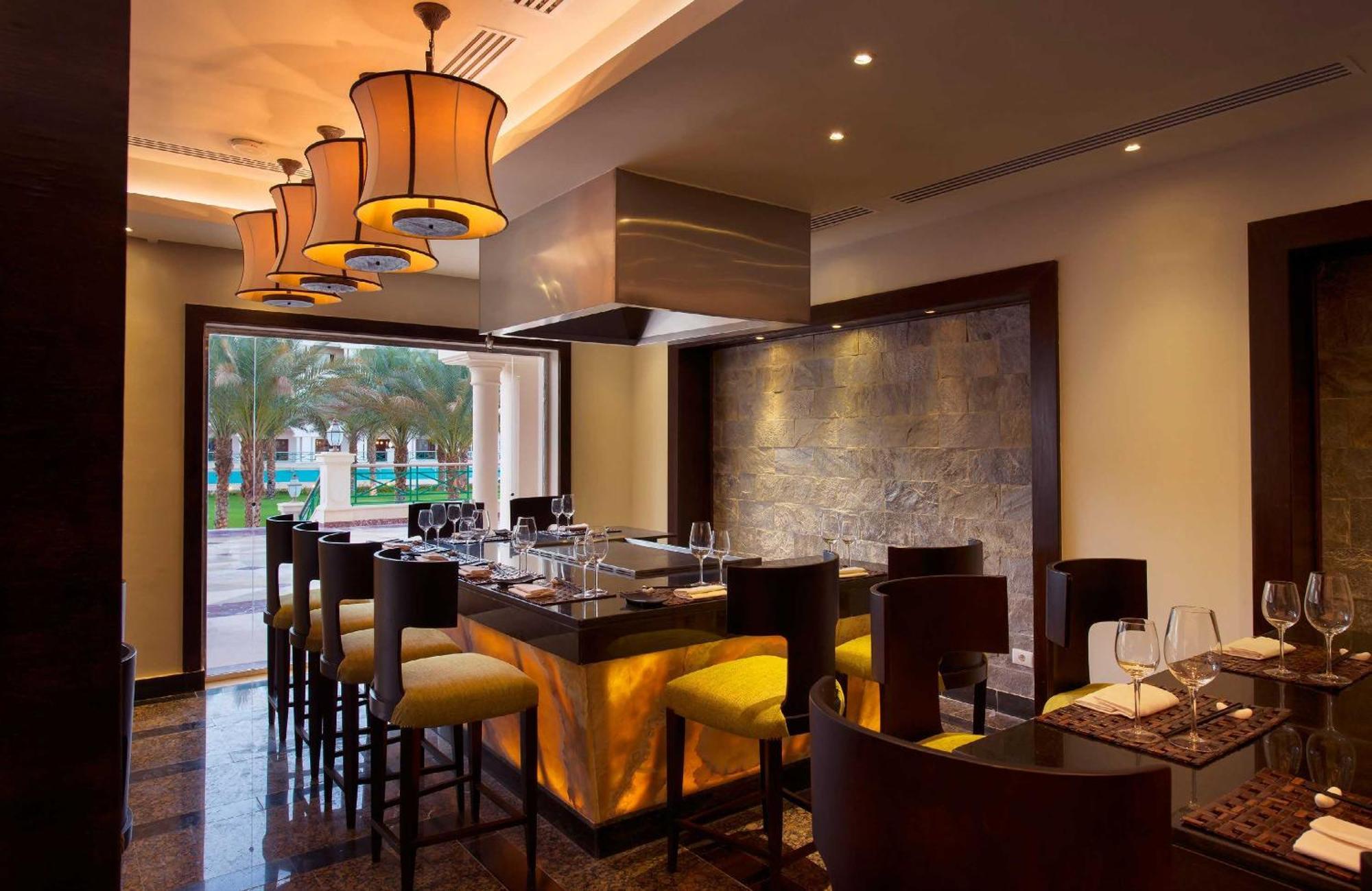 Baron Palace Sahl Hasheesh Hurghada Esterno foto The restaurant