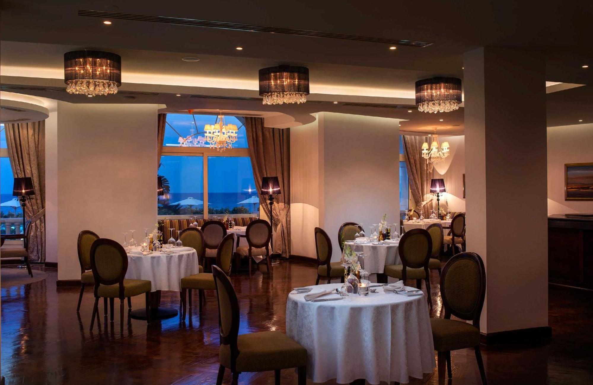 Baron Palace Sahl Hasheesh Hurghada Esterno foto The restaurant