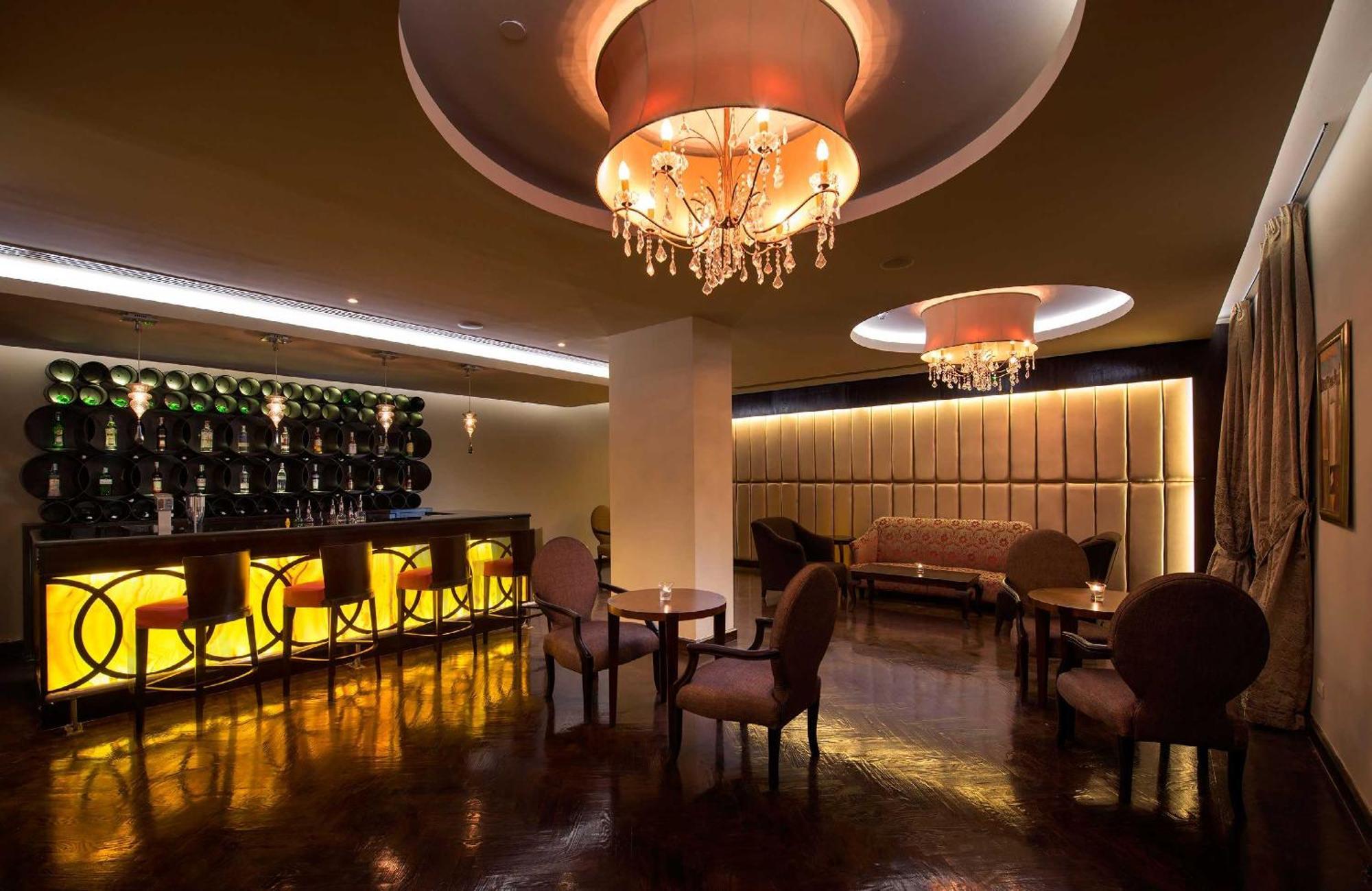 Baron Palace Sahl Hasheesh Hurghada Esterno foto The bar at the Mandarin Oriental, London