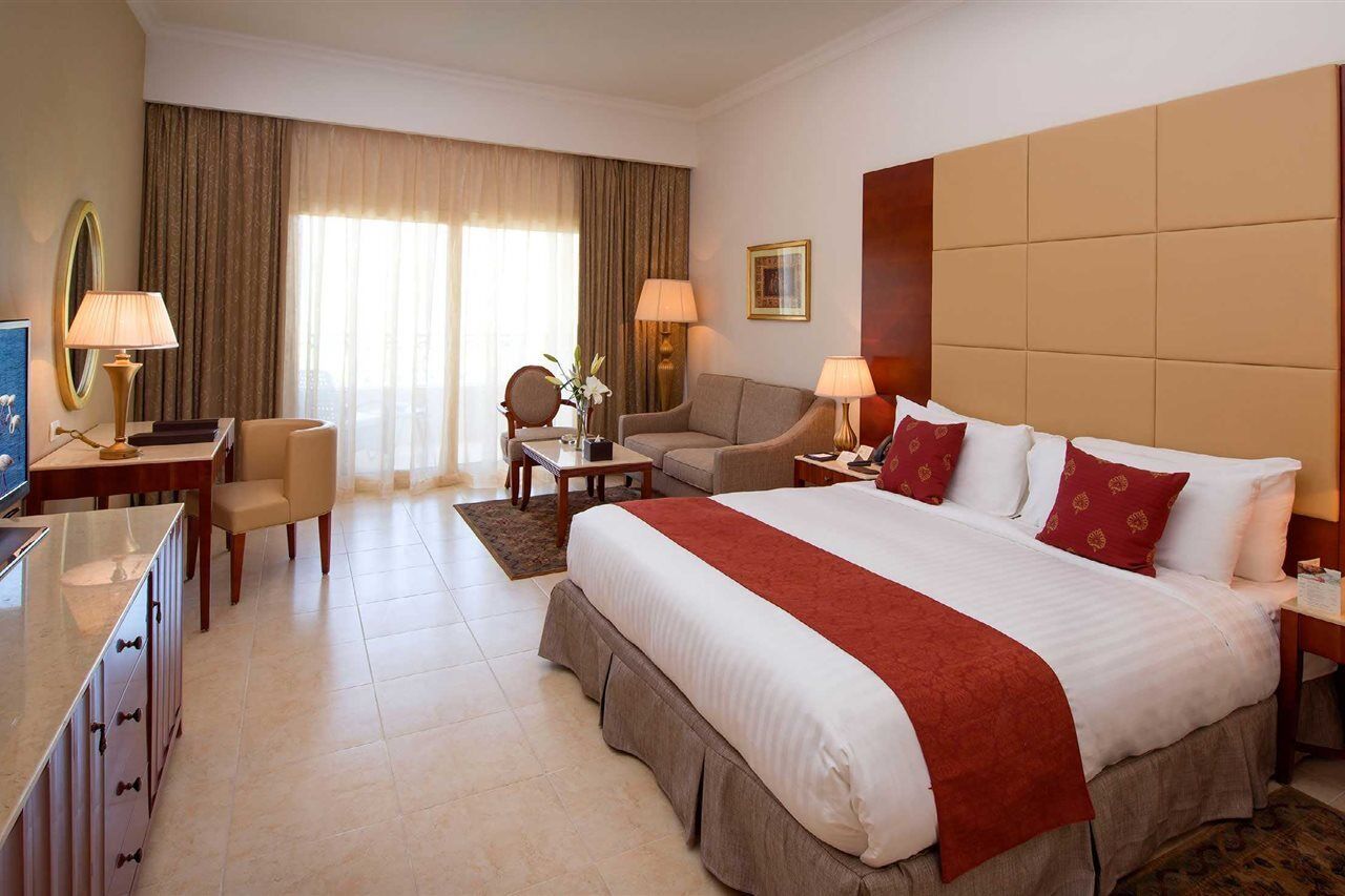 Baron Palace Sahl Hasheesh Hurghada Esterno foto A room at the Hilton Sharm El Sheikh